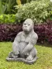 Artikelbild 2 des Artikels “Barney - Gorilla, sitzend, auf Sockel, 40 cm H | Steinguss “